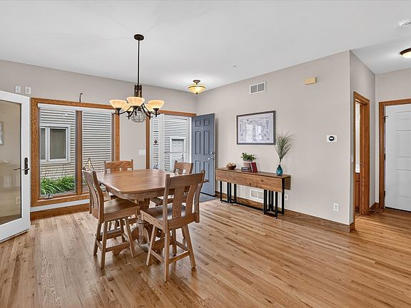 5th image of 3129 Sunnyside St