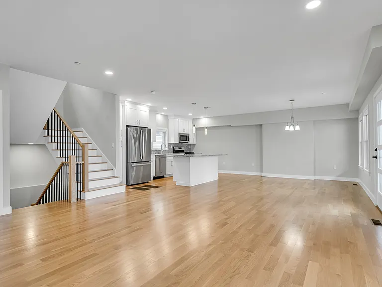 56 Franklin St #B — Photo 3