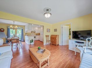 6 Ashwood Pl, Massapequa Park, NY 11762