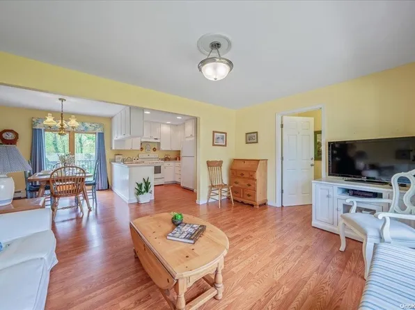 6 Ashwood, Massapequa Park, NY 11762