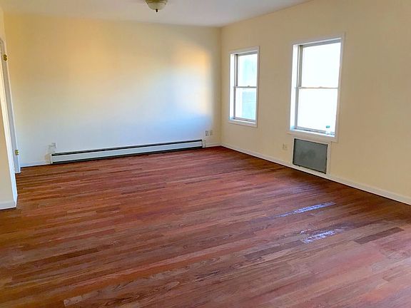 2nd image of 91 Kingsland Ave APT 3