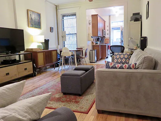Rented by Space Real Estate | media 32