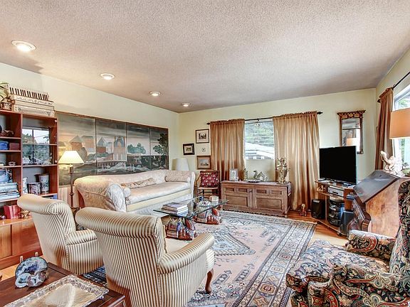 3rd image of 4015 W 43 Ave