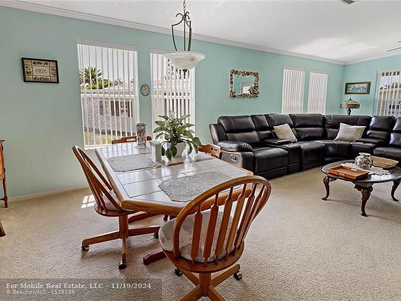 5th image of 165 Flora Ln