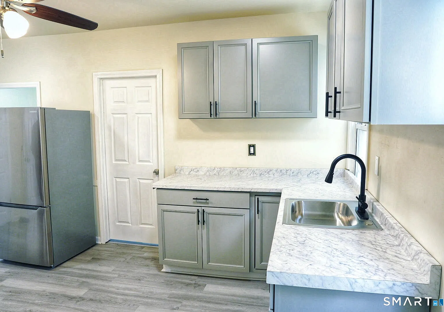 2 bed, 1.0 bath, 900 sqft, $1,950 — Photo 2