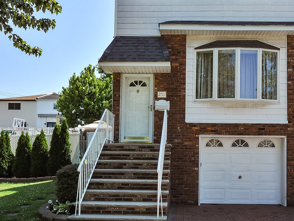 1st image of 251 Brookfield Ave