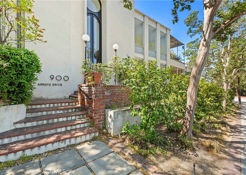 1st image of 900 Arroyo Dr APT 1