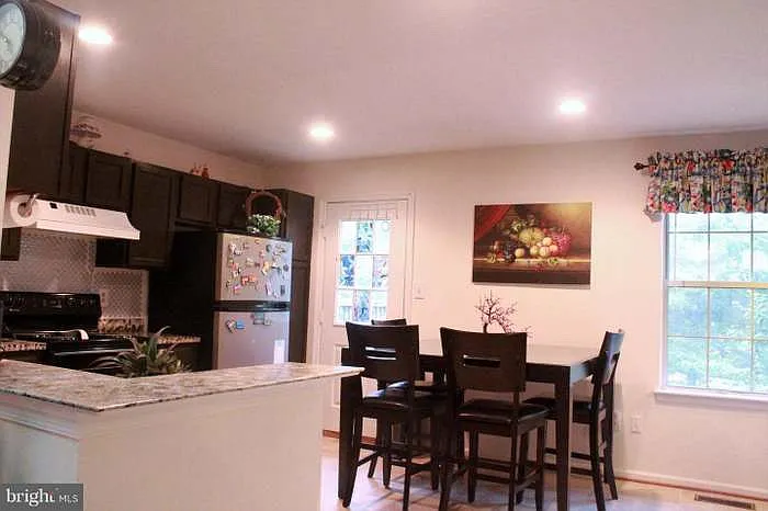 4 bed, 1663 sqft, $2,600 — Photo 4