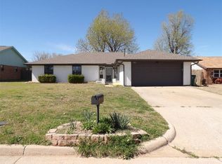 121 Loch Ln, Yukon, OK 73099