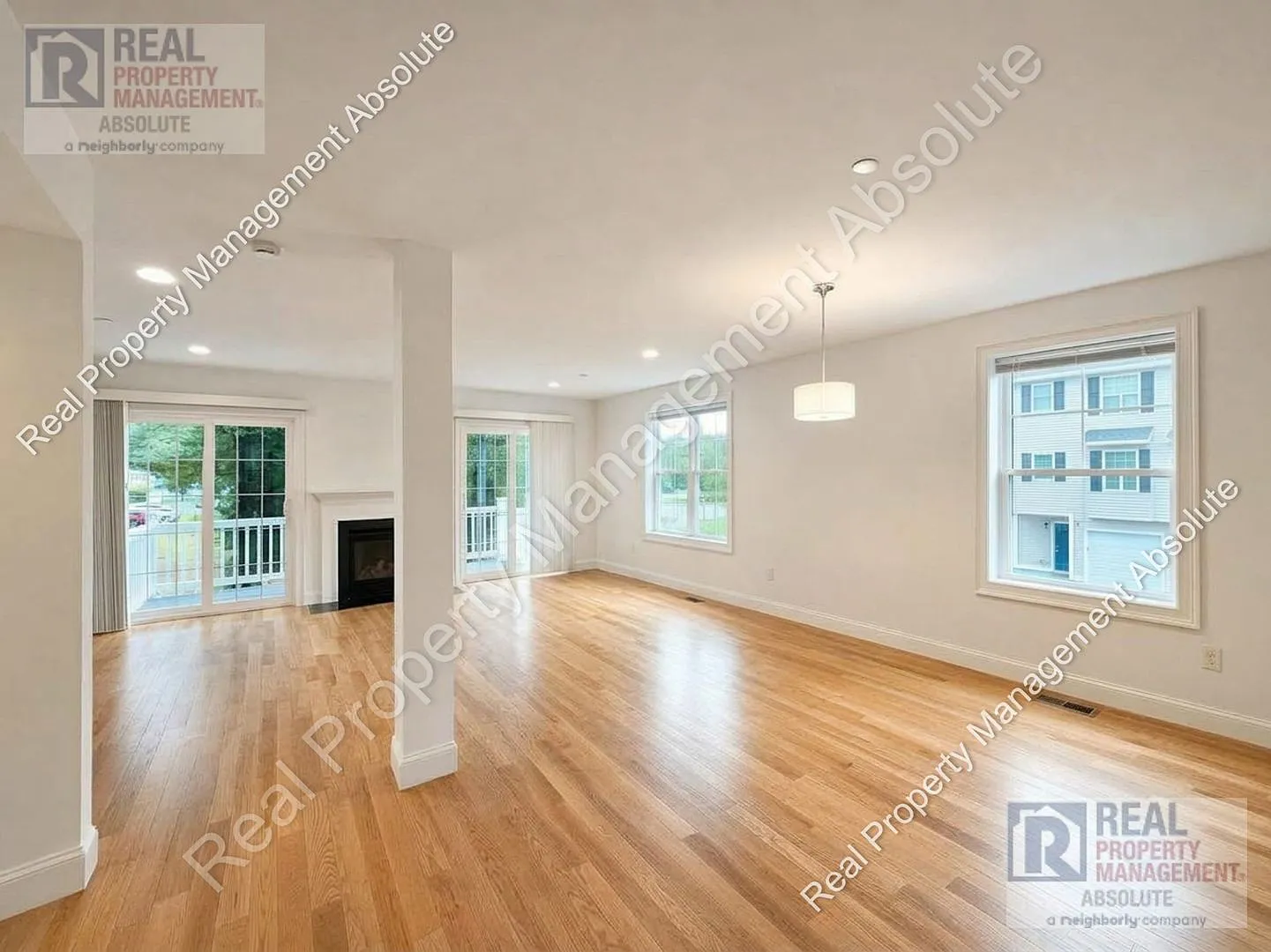 Modern Nashua Townhouse | 3 Beds 2.5 Baths Garage — Photo 3