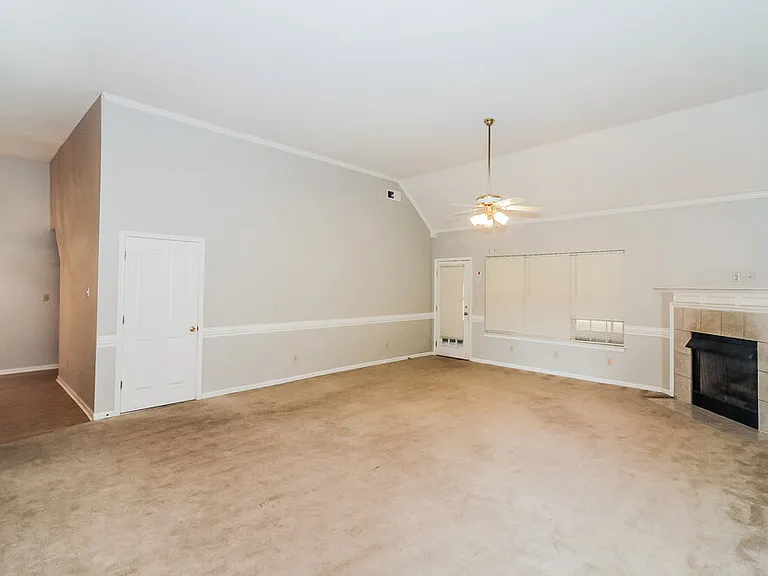 2382 Bethany Dr — Photo 3