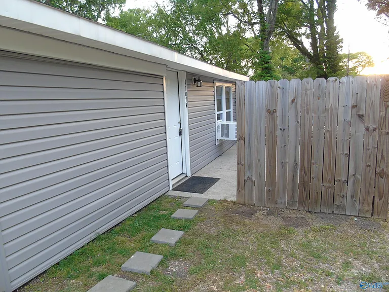 1107 England St NE #B — Photo 2
