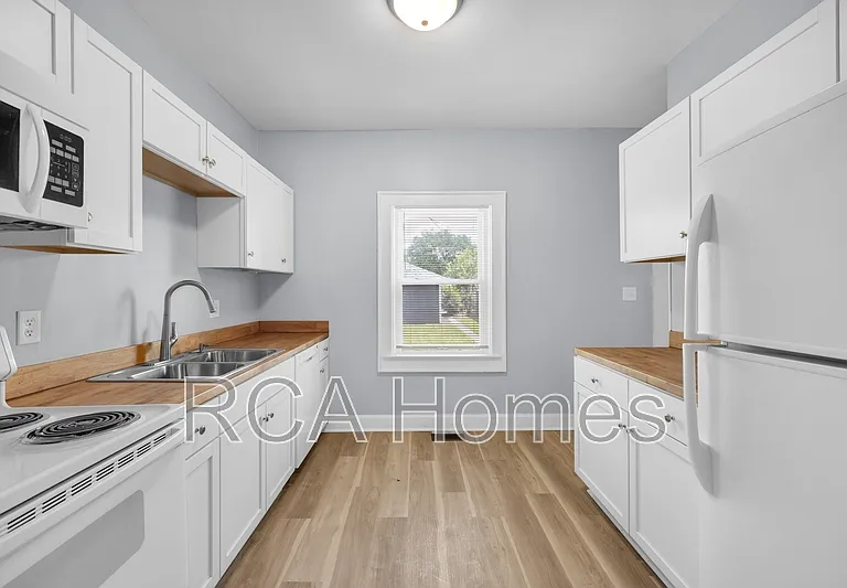 1113 N Oxford St — Photo 5