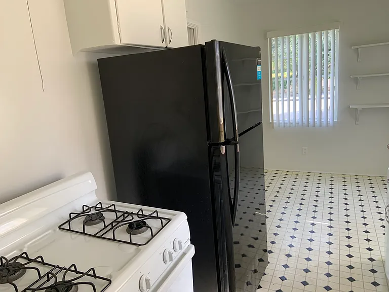 2599 Wellesley Ave — Photo 7