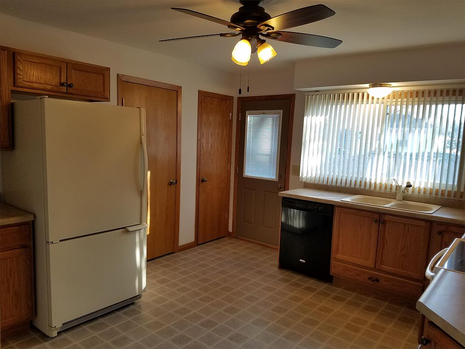 627 Melrose - Kitchen (2)