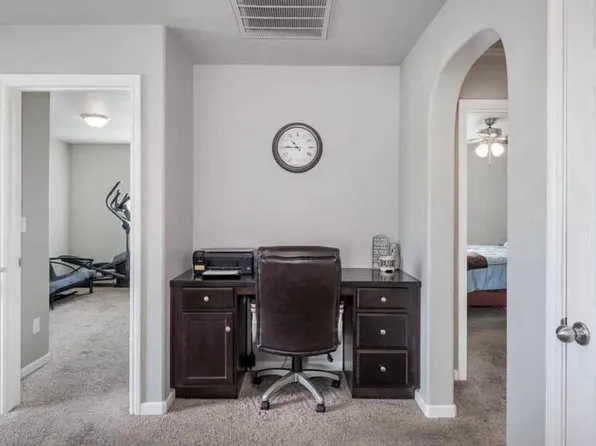 1556 N Piccadilly Ln, Clovis, CA 93619