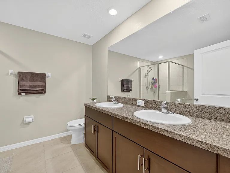 824 Royal Empress Dr — Photo 32