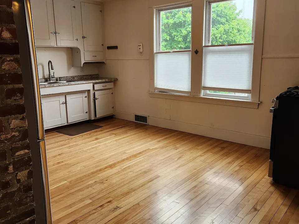 123 Webber Ave #2