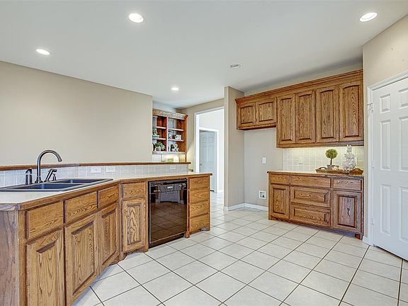 5th image of 7123 Holden Dr