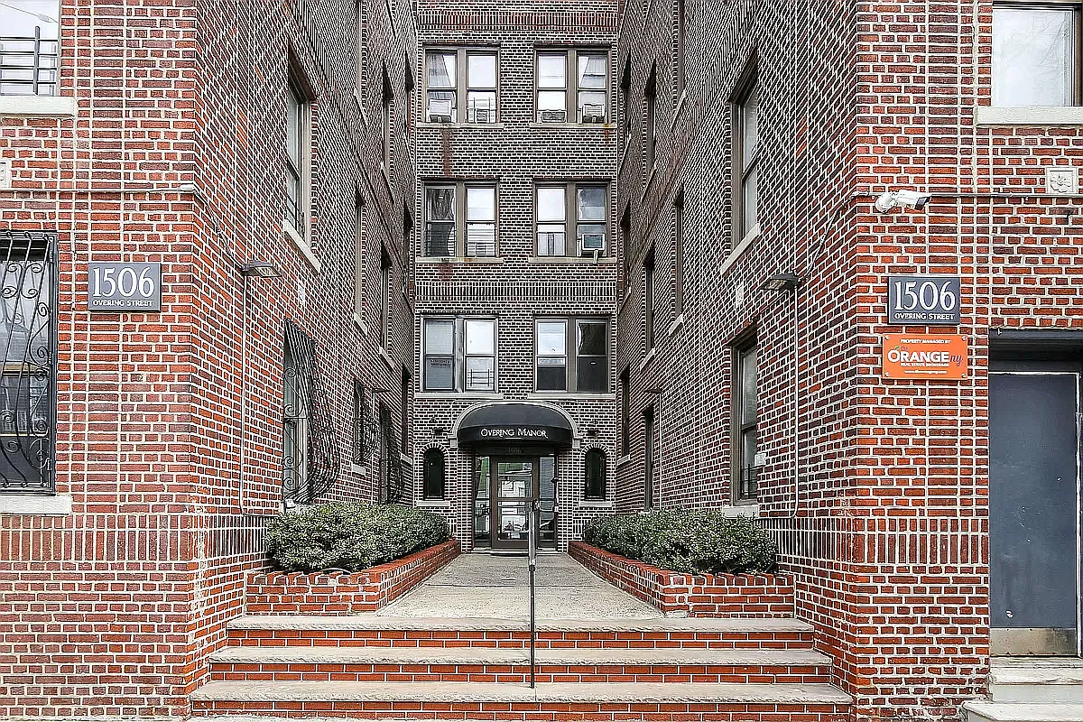 1506 Overing Street — Photo 1