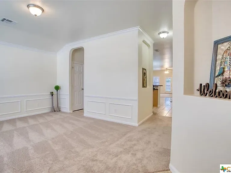 3 bed, 2190 sqft, $2,350 — Photo 2