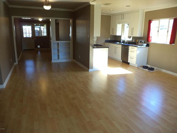 3rd image of 2205 N Laurel Ave