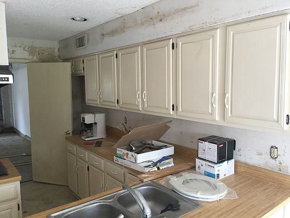 3rd image of 1811 Veranda Dr