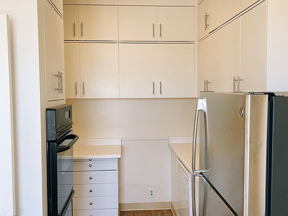 5th image of 3401 Clay St #403