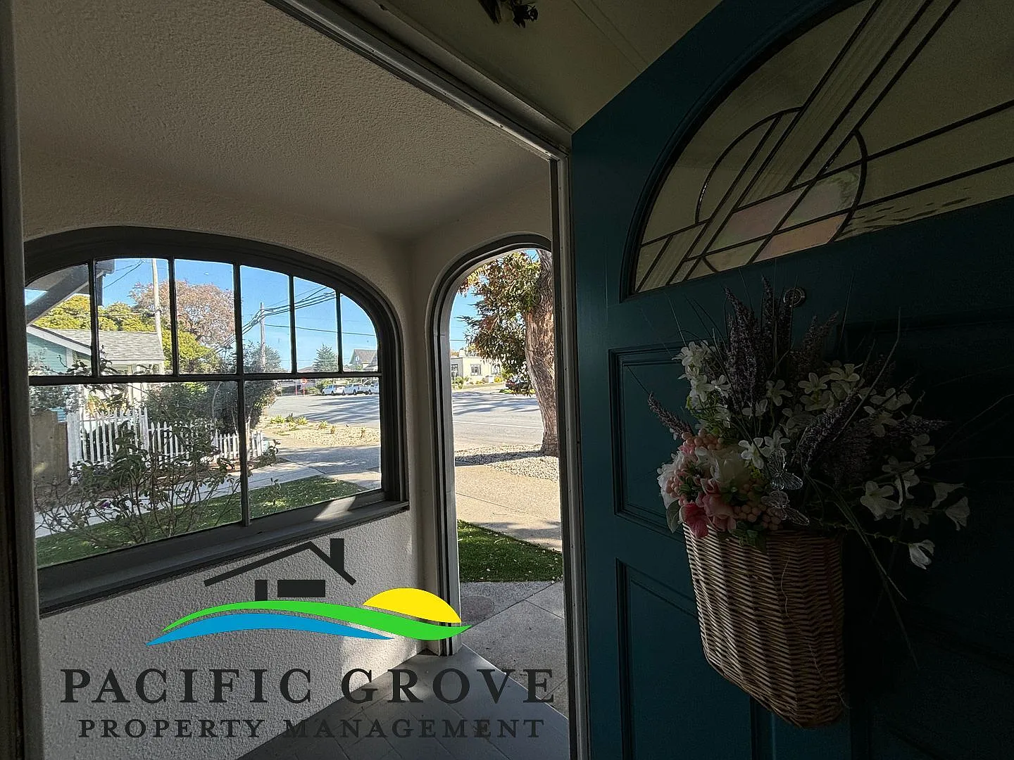 Furnished 2 Bedroom Cottage in Charming Pacific Grove — Photo 2