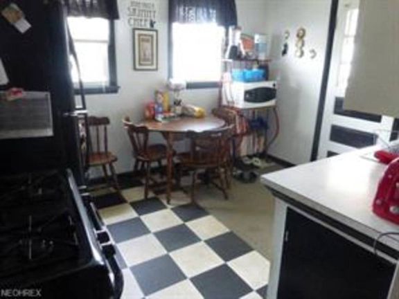 2nd image of 1212 Woodlawn Ave