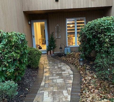 2nd image of 42 Kristin Ln