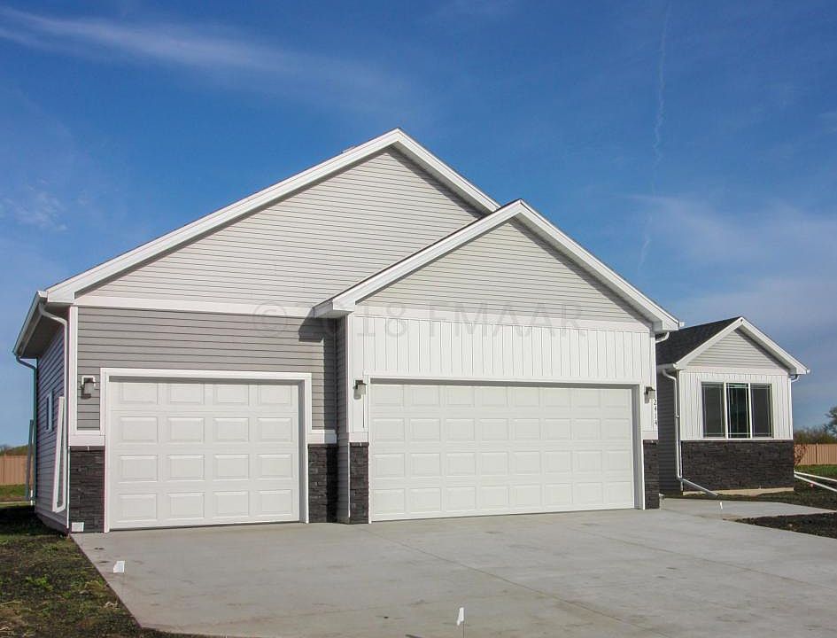 1st image of 2414 N Pond Dr E
