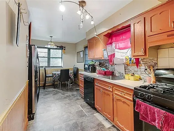 30 Lonergan Dr — Photo 3