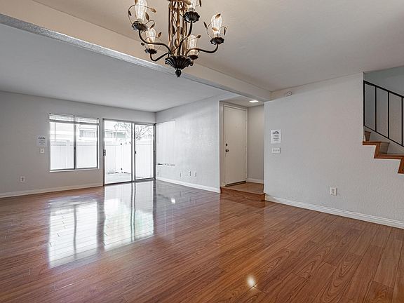 3rd image of 2321 S Magnolia Ave Unit 10D