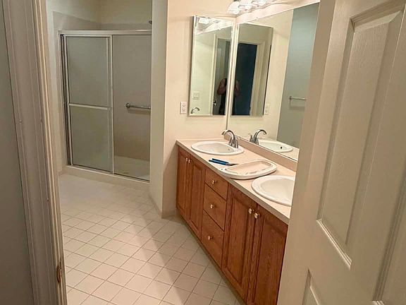 5th image of 2002 Brookfield Glen Dr Unit 2