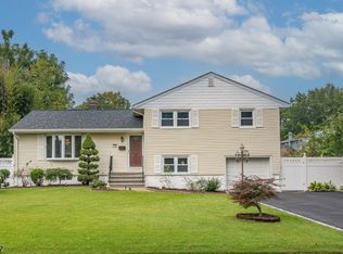 735 Evans St, Paramus, NJ 07652