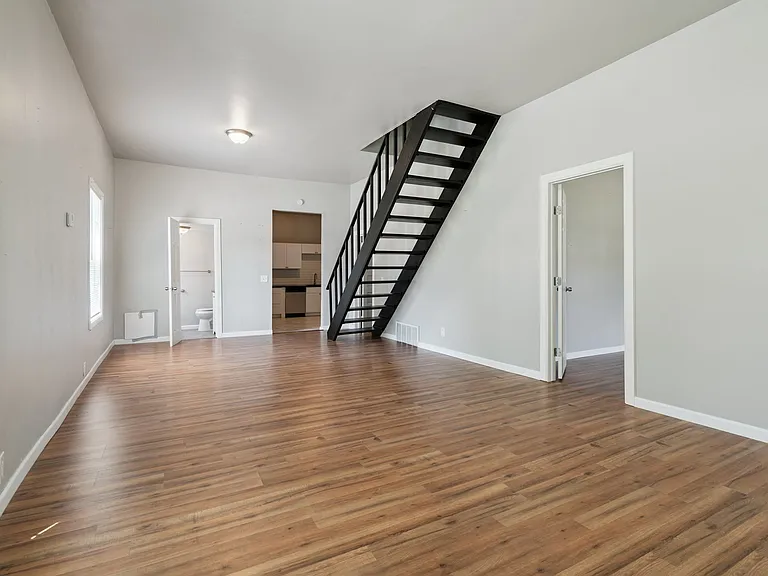 516 W Martin St — Photo 8