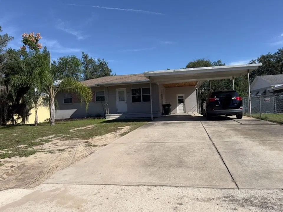 1247 Lakeview Dr