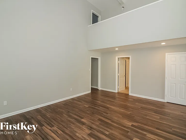 7650 Charstone Dr — Photo 2