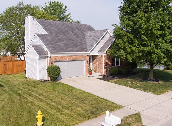 3rd image of 409 Sugar Bush Ln N
