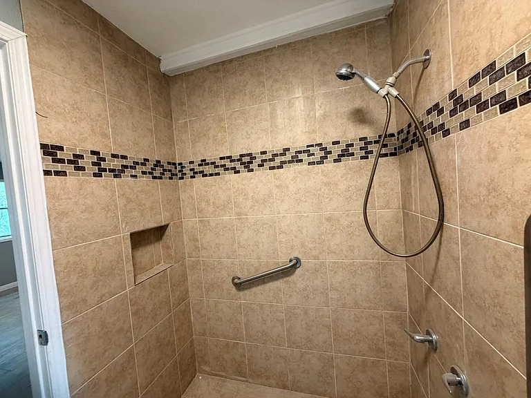 222 E John Alber Rd — Photo 16