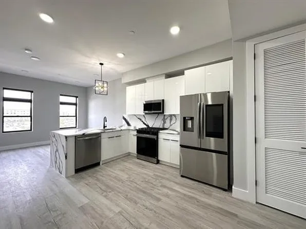 187 Culver Avenue image 2 of 12