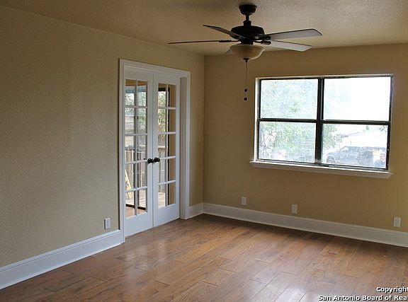 3rd image of 733 S HILL AVE