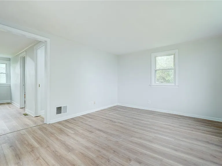 904 Lake Rd — Photo 9