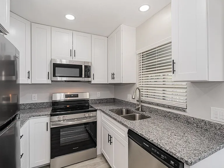 122 Niemira Ave — Photo 18