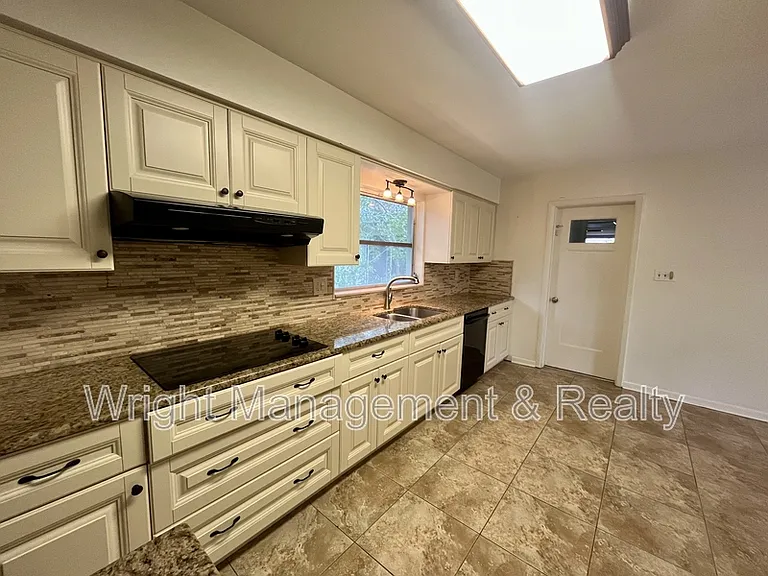 58 Arnoni Dr — Photo 10