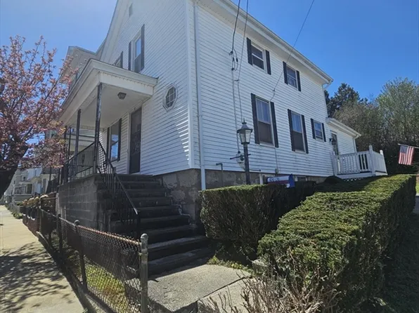 37 Smith St, Fall River, MA 02721