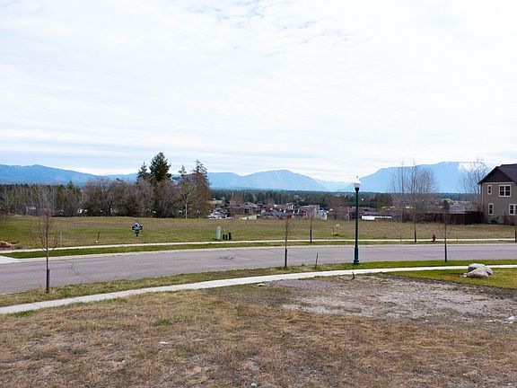 2nd image of 252 Vista Dr