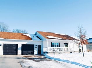 301 Kentucky Ave NW, Orange City, IA 51041