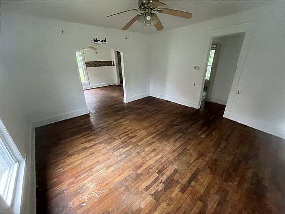 2nd image of 332 W Tyler Ave